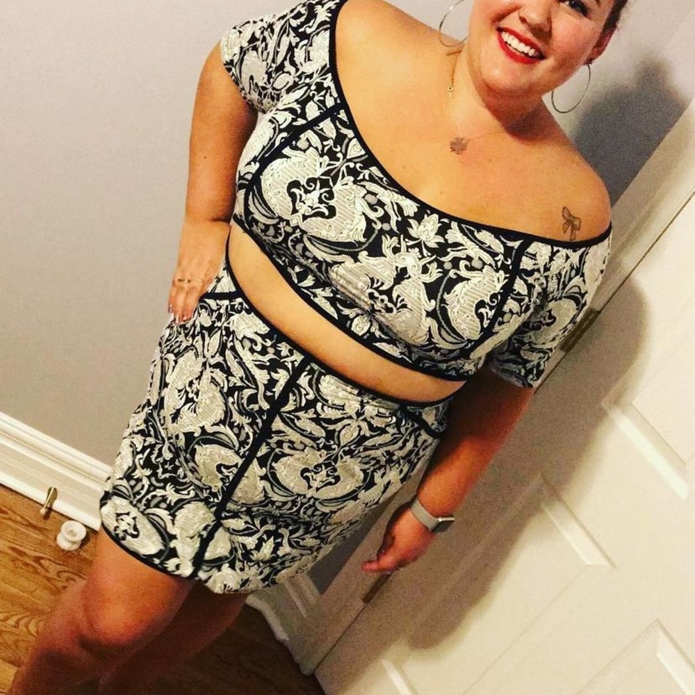 Fashion to figure cutout dress